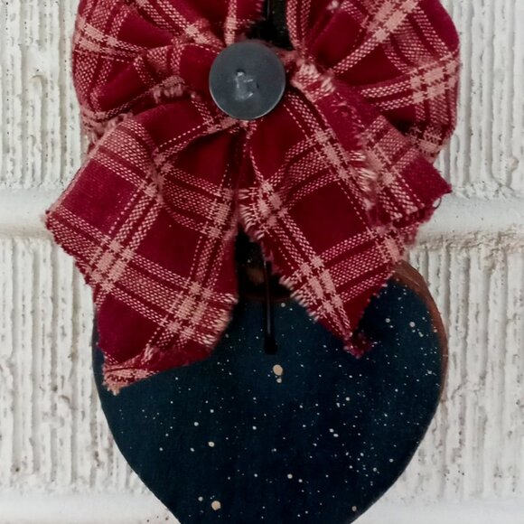 Vintage Wood Mirrored Wall Sconce & 3-Heart Wall Decor Set in Great Condition - Picture 7 of 9